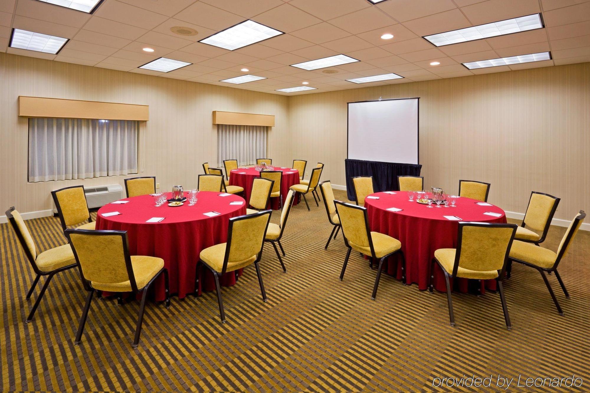 Ramada Plaza By Wyndham Cranbury/S Brunswick Hotel & Conf Ctr Jamesburg Facilities photo