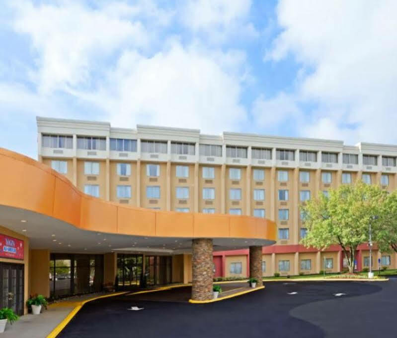 Ramada Plaza By Wyndham Cranbury/S Brunswick Hotel & Conf Ctr Jamesburg Exterior photo
